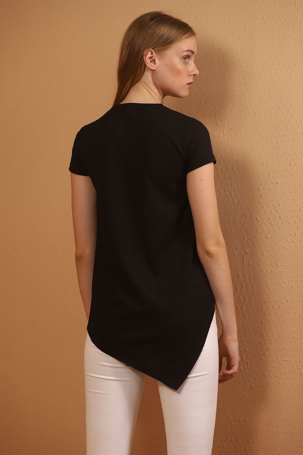 Gabria Asimetrik Kesim Baskılı T-shirt Gabria Asimetrik Kesim Baskılı T-shirt