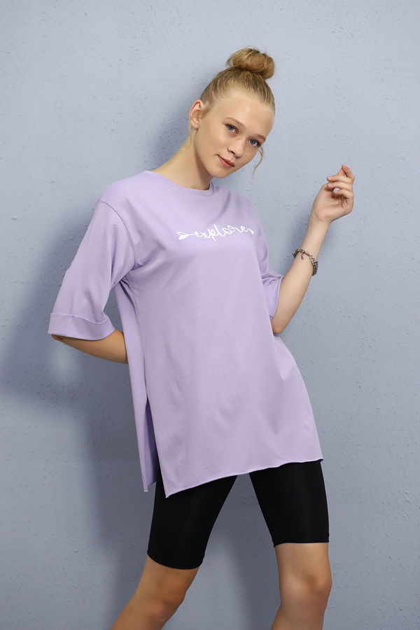 Kol Katlı Basklı T-shirt Kol Katlı Basklı T-shirt
