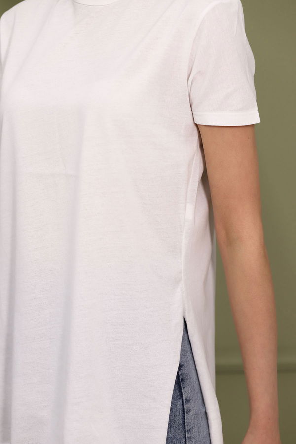 Bisiklet Yaka Yırtmaçlı T-shirt Beyaz Bisiklet Yaka Yırtmaçlı T-shirt Beyaz