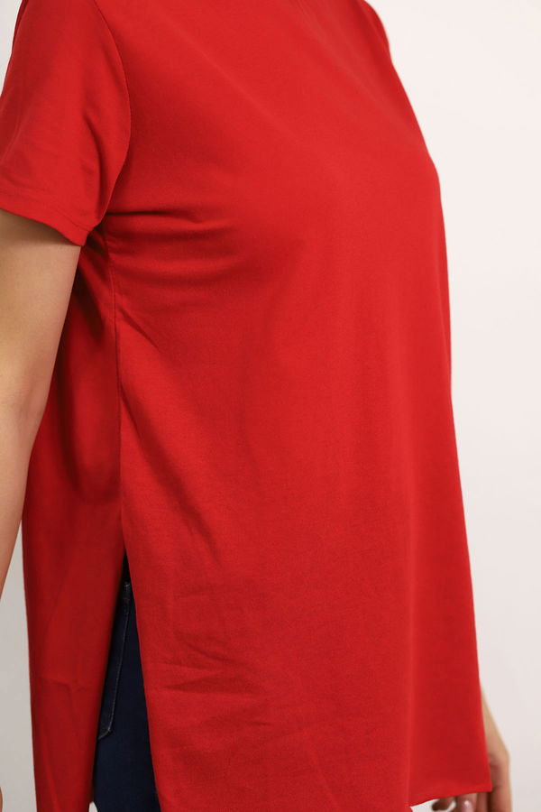 Bisiklet Yaka Yırtmaçlı T-shirt Kırmızı Bisiklet Yaka Yırtmaçlı T-shirt Kırmızı