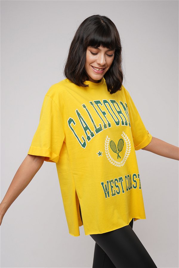 Gabria California Baskılı Yırtmaçlı T-shirt