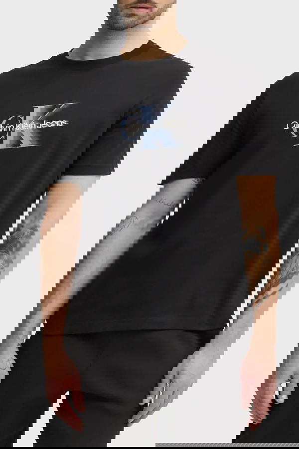 Calvin Klein Bisiklet Yaka Erkek T-shirt SİYAH Calvin Klein Bisiklet Yaka Erkek T-shirt SİYAH