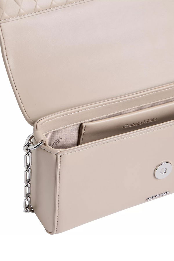 Calvin Klein Kadın Çapraz Çanta KUM Calvin Klein Kadın Çapraz Çanta KUM
