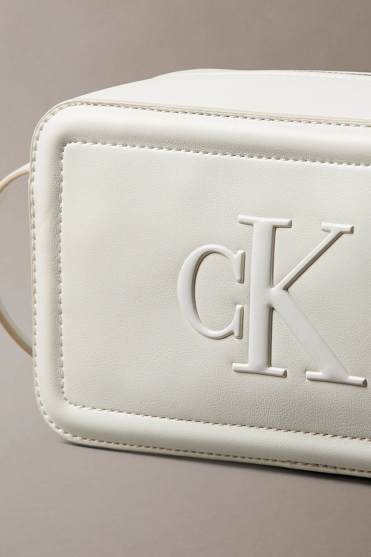 Calvin Klein Kadın Çapraz Çanta BEYAZ