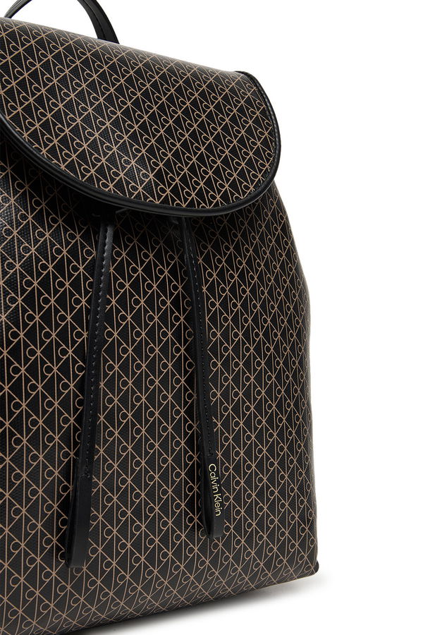 Calvin Klein Kadın Sırt Çantası KAHVERENGI