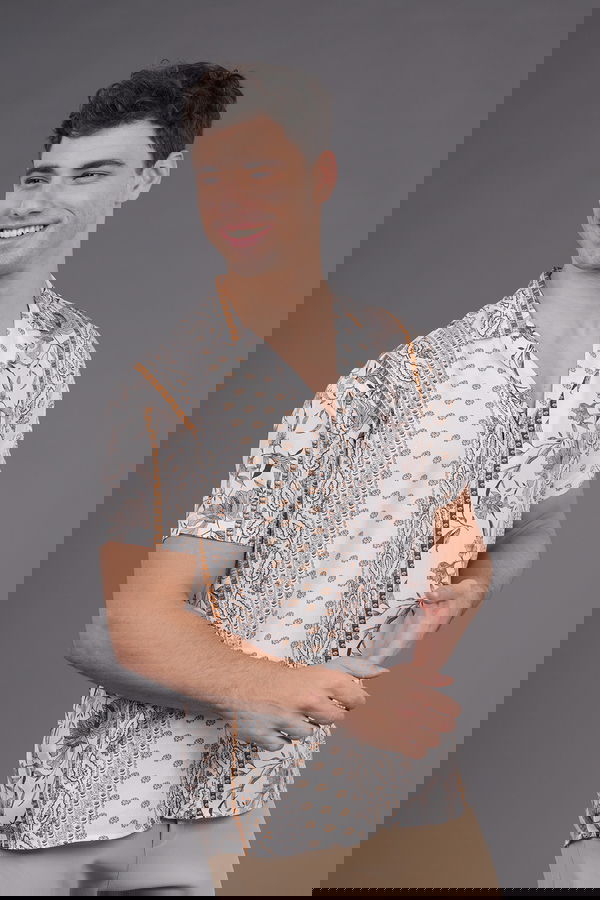 Çiçek Desenli Gömlek EKRU Çiçek Desenli Gömlek EKRU