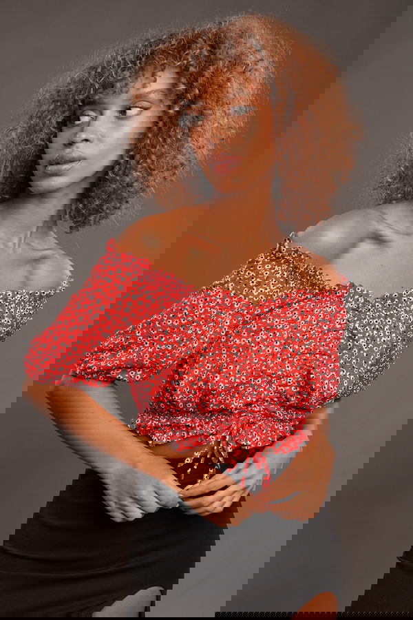 Gabria Desenli Lastikli Bluz Kırmızı Gabria Desenli Lastikli Bluz Kırmızı