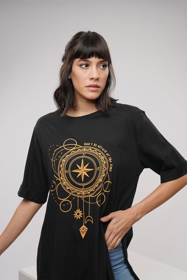 Gabria Baskılı Yan Yırtmaçlı T-shirt Gabria Baskılı Yan Yırtmaçlı T-shirt