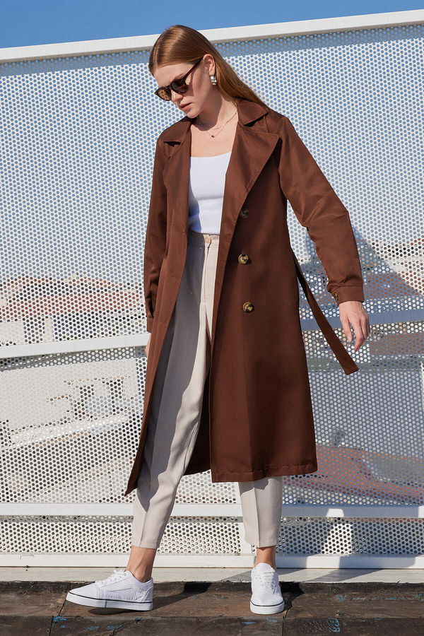Gabria Düğmeli Bel Bağcıklı Trenchcoat KAHVE Gabria Düğmeli Bel Bağcıklı Trenchcoat KAHVE
