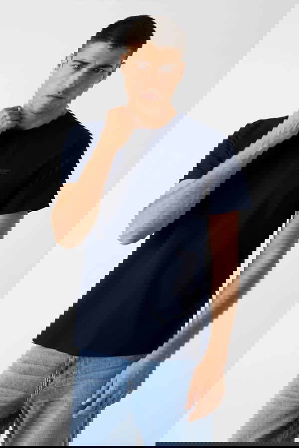 Guess Kısa Kollu Bisiklet Yaka Erkek T-shirt LACIVERT