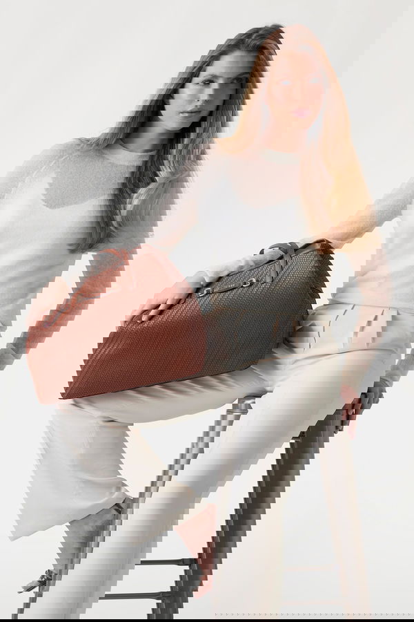 Guess Kadın Omuz Çantası KAHVERENGI Guess Kadın Omuz Çantası KAHVERENGI