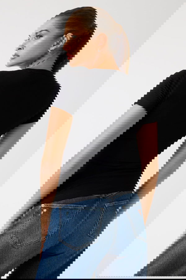 Guess Kadın T-shirt SIYAH Guess Kadın T-shirt SIYAH