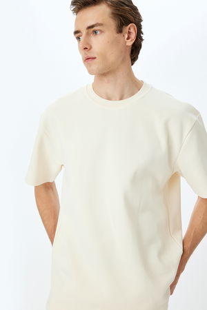 Koton Basic Dokulu Bisiklet Yaka Kısa Kollu Dokulu T-shirt EKRU Koton Basic Dokulu Bisiklet Yaka Kısa Kollu Dokulu T-shirt EKRU