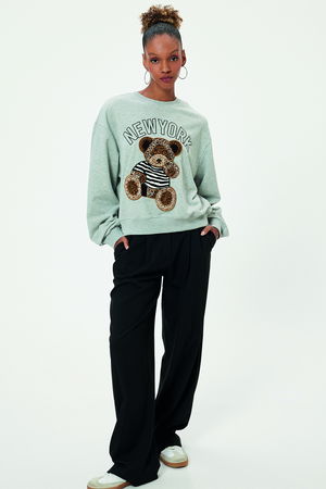 Koton Oversize Ayıcık İşlemeli Sloganlı Şardonlu Bisiklet Yaka Sweatshirt GRİ Koton Oversize Ayıcık İşlemeli Sloganlı Şardonlu Bisiklet Yaka Sweatshirt GRİ