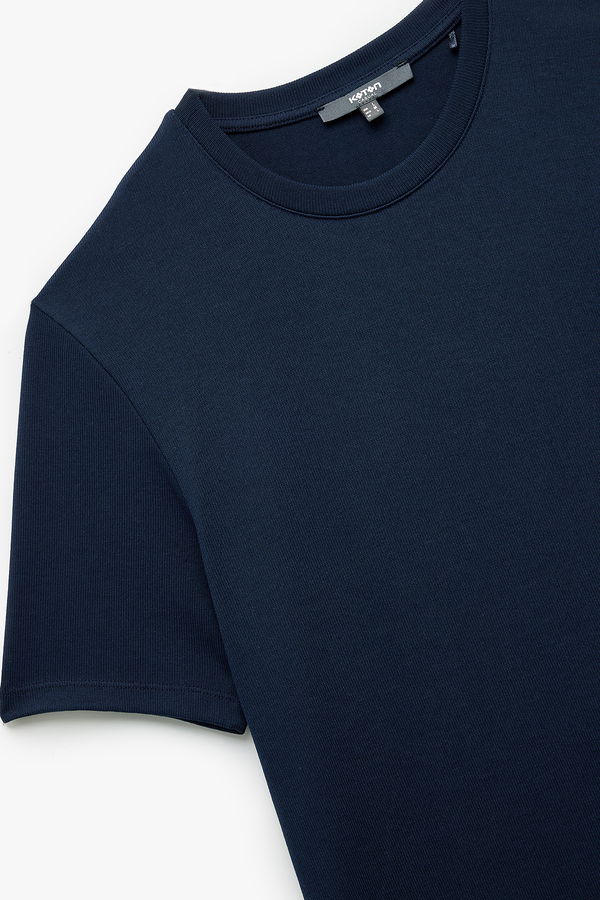 Koton Erkek Basic Slim Fit T-shirt LACIVERT Koton Erkek Basic Slim Fit T-shirt LACIVERT