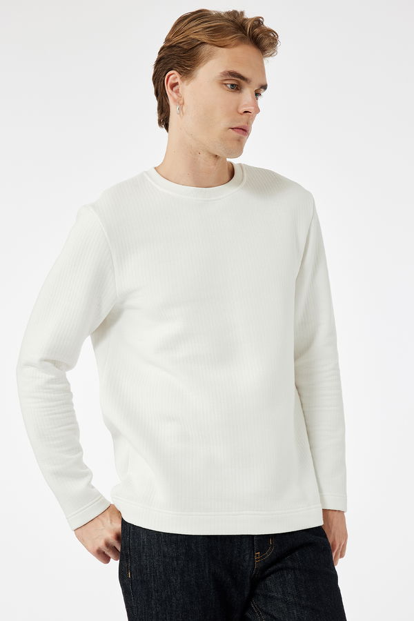 Koton Erkek Bisiklet Yaka Basic Sweatshirt EKRU