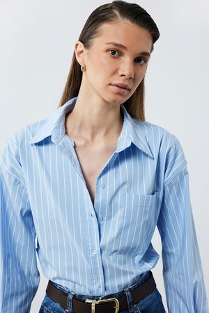 Koton Kadın Oversize Poplin Gömlek MAVI Koton Kadın Oversize Poplin Gömlek MAVI