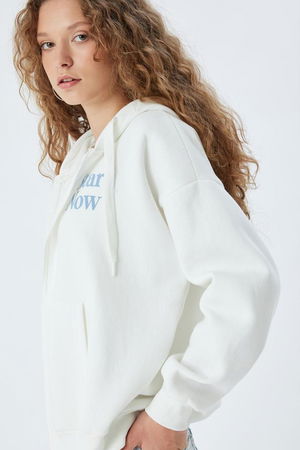 Koton Kapüşonlu Oversize Kanguru Cepli Slogan Baskılı Şardonlu Fermuarlı Sweatshirt EKRU Koton Kapüşonlu Oversize Kanguru Cepli Slogan Baskılı Şardonlu Fermuarlı Sweatshirt EKRU