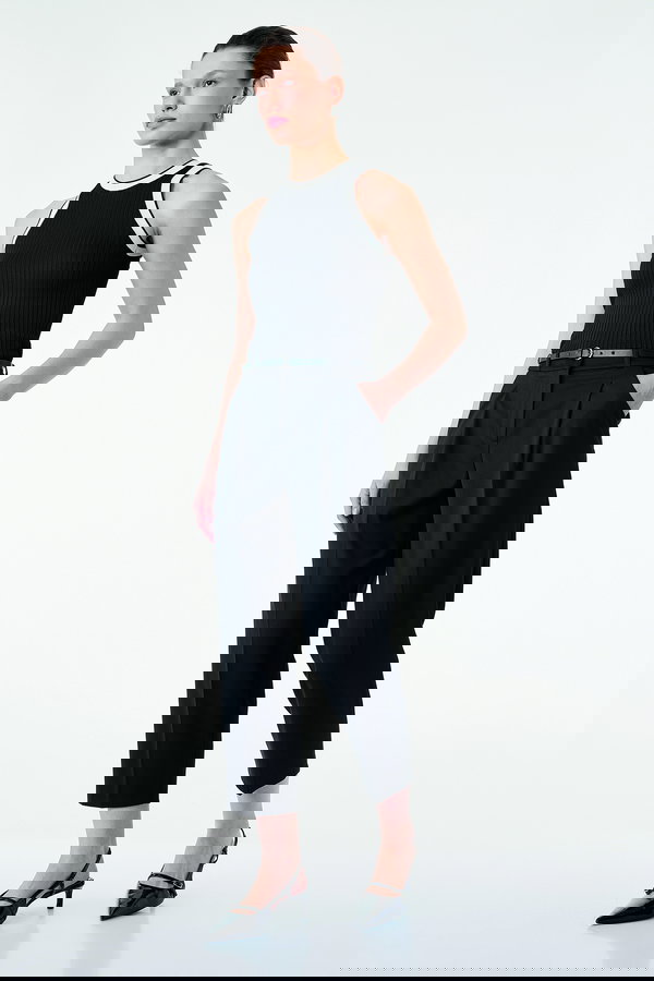 Koton Yüksek Bel Rahat Kalıp Cepli Kemer Detaylı Cigarette Pantolon SİYAH