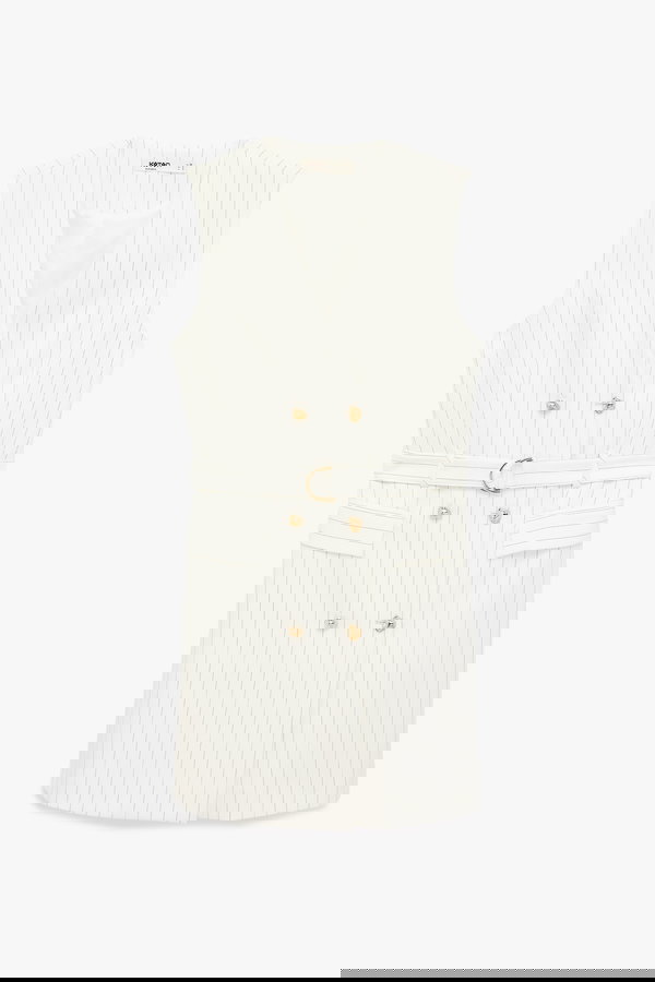 Koton Kruvaze Yaka Kolsuz Metal Aksesuarlı Kemerli Mini Ceket Elbise Beyaz