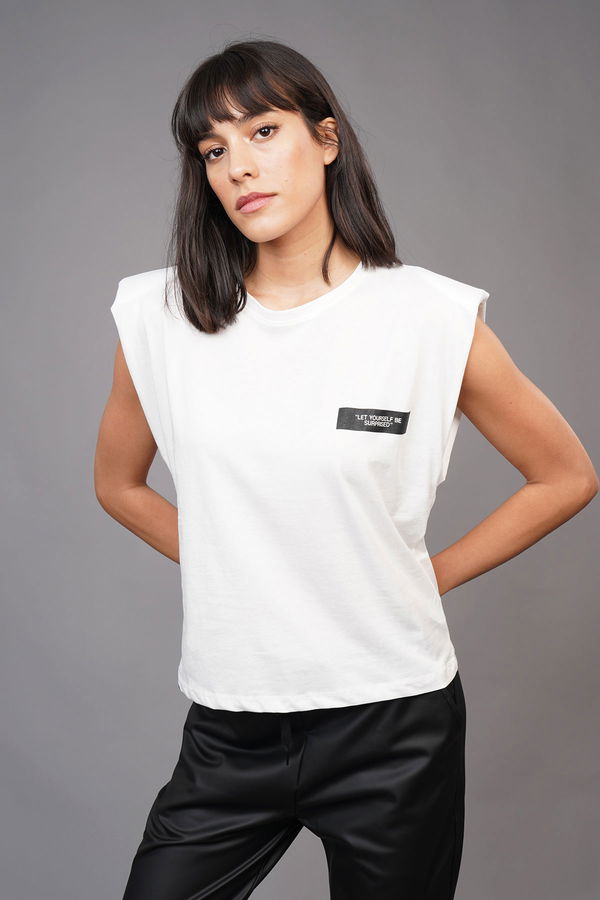 Vatkalı Sırt Basklı T-shirt Beyaz Vatkalı Sırt Basklı T-shirt Beyaz
