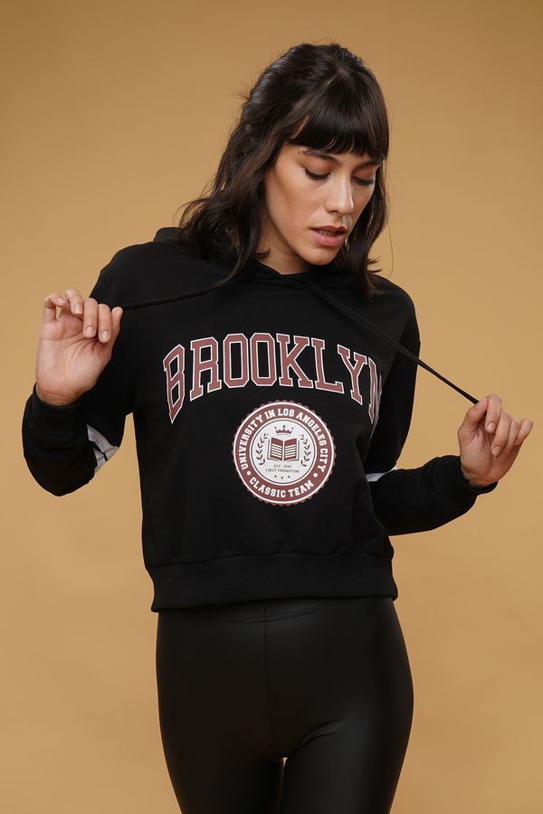 BrooklynBaskılı Kol Şeritli Sweat Siyah BrooklynBaskılı Kol Şeritli Sweat Siyah