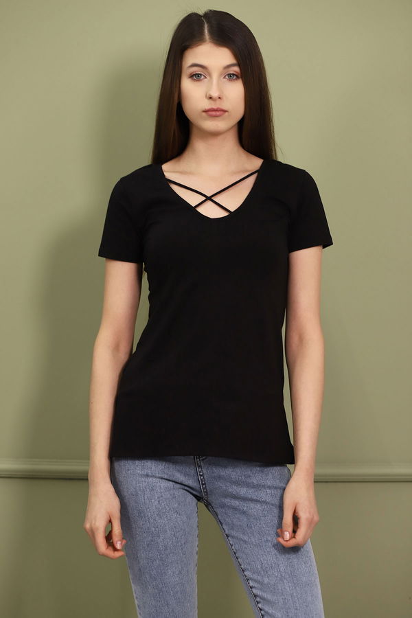 Gabria Sırt Çapraz İp Detaylı T-shirt Gabria Sırt Çapraz İp Detaylı T-shirt
