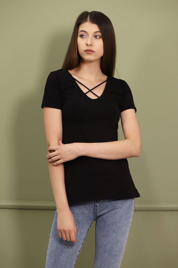 Gabria Sırt Çapraz İp Detaylı T-shirt Gabria Sırt Çapraz İp Detaylı T-shirt