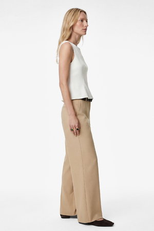 Koton Slim Fit Bisiklet Yaka Peplum Kesim Kolsuz Bluz Beyaz