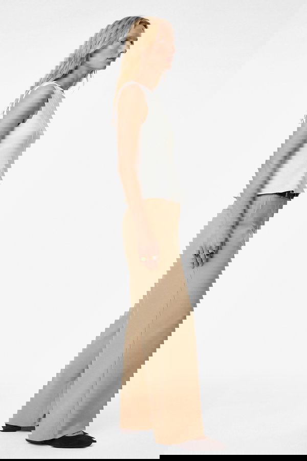 Koton Slim Fit Bisiklet Yaka Peplum Kesim Kolsuz Bluz Beyaz