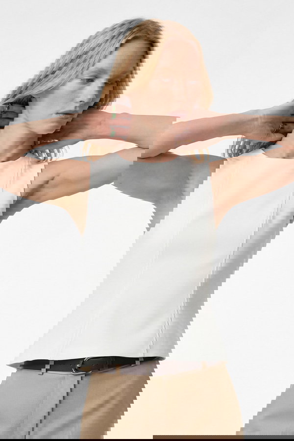 Koton Slim Fit Bisiklet Yaka Peplum Kesim Kolsuz Bluz Beyaz