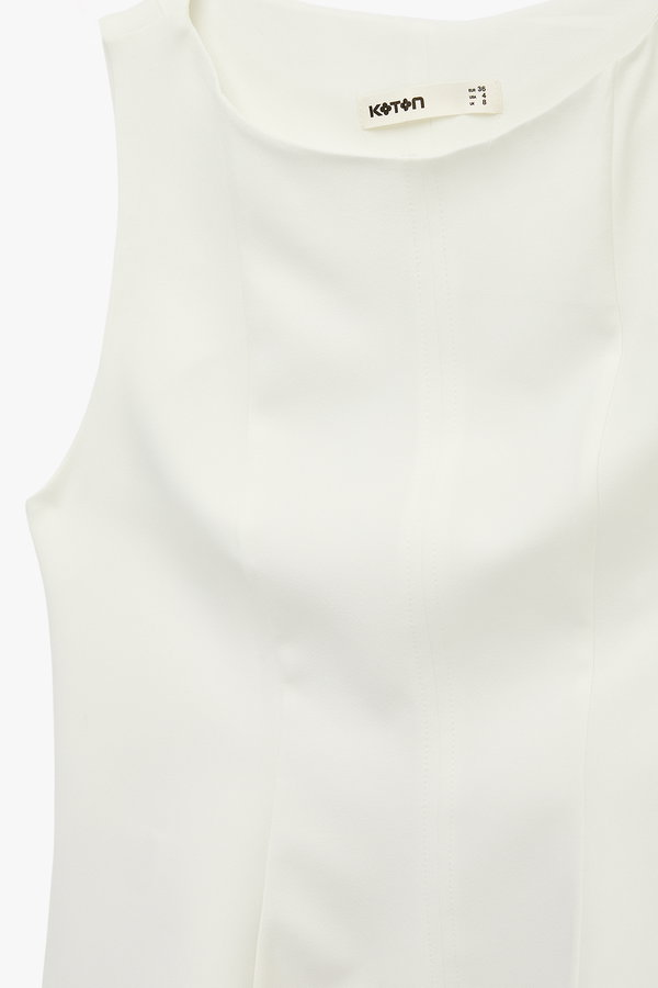 Koton Slim Fit Bisiklet Yaka Peplum Kesim Kolsuz Bluz Beyaz