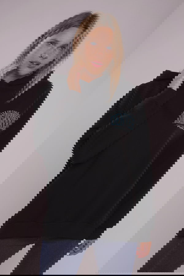 Gabria Sırt Baskılı Kapüşonlu Sweat SIYAH Gabria Sırt Baskılı Kapüşonlu Sweat SIYAH