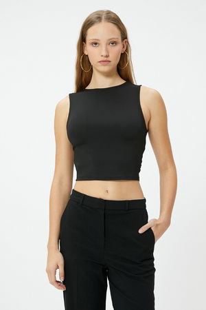 Koton Arkası Pencere Detaylı Crop Top SİYAH Koton Arkası Pencere Detaylı Crop Top SİYAH
