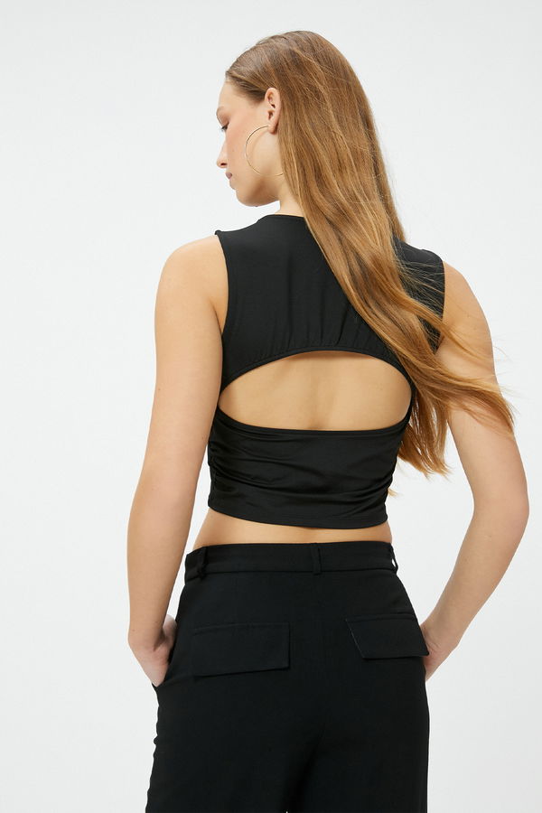 Koton Arkası Pencere Detaylı Crop Top SİYAH