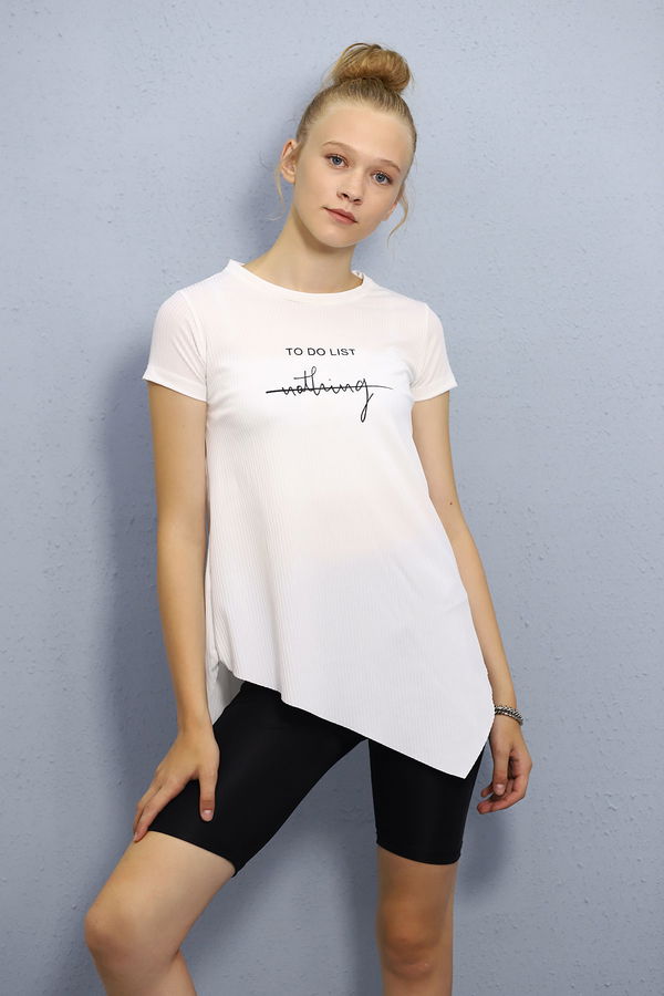 Asimetrik Kesim Baskılı T-shirt Asimetrik Kesim Baskılı T-shirt