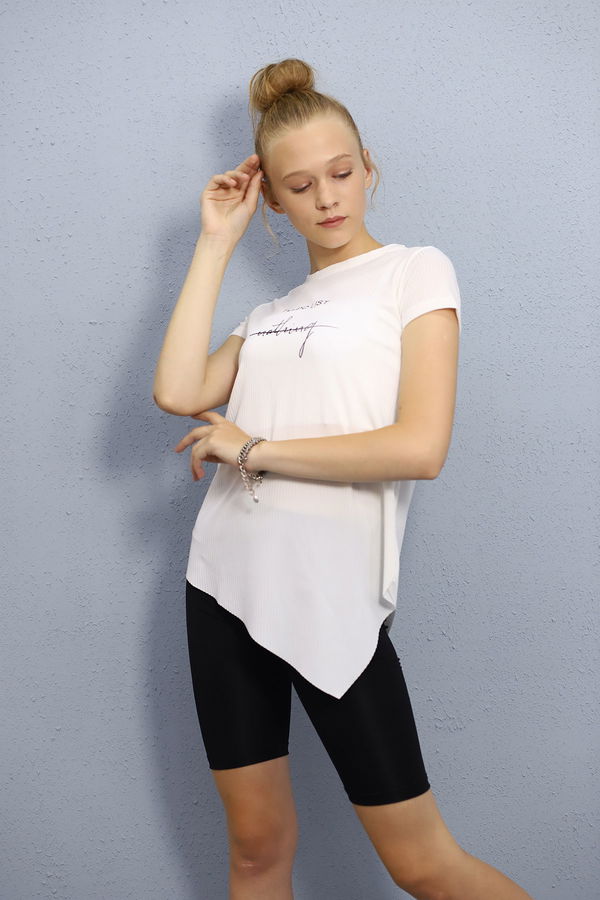 Asimetrik Kesim Baskılı T-shirt Asimetrik Kesim Baskılı T-shirt