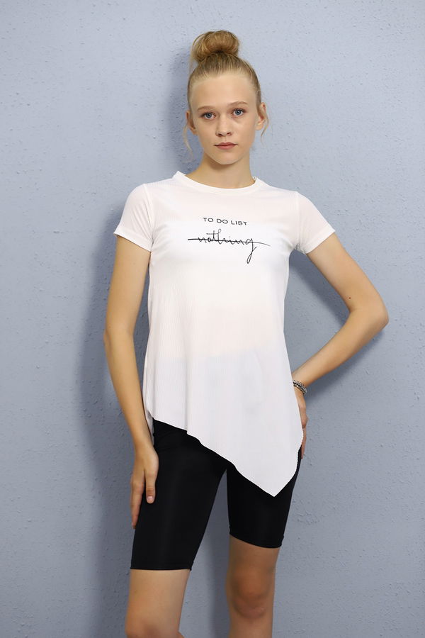 Asimetrik Kesim Baskılı T-shirt Asimetrik Kesim Baskılı T-shirt