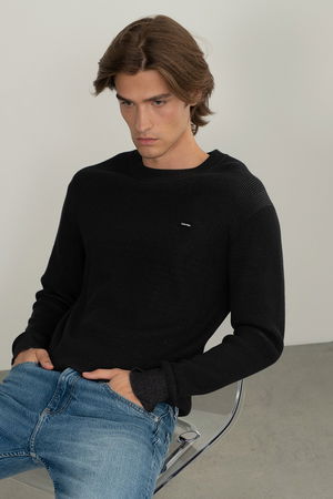 Calvin Klein Bisiklet Yaka Erkek Kazak SİYAH Calvin Klein Bisiklet Yaka Erkek Kazak SİYAH
