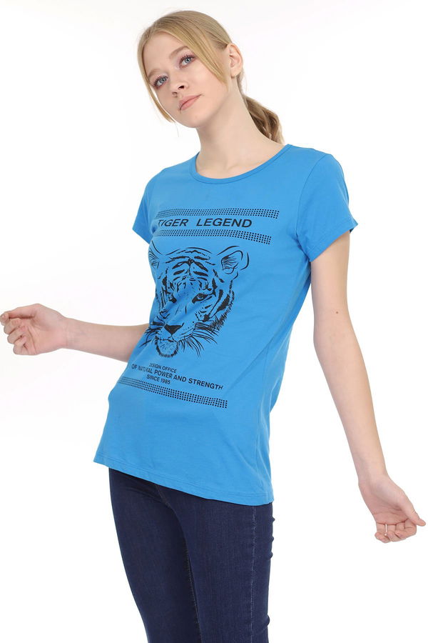 V Yaka Yırtmaçlı T-shirt V Yaka Yırtmaçlı T-shirt