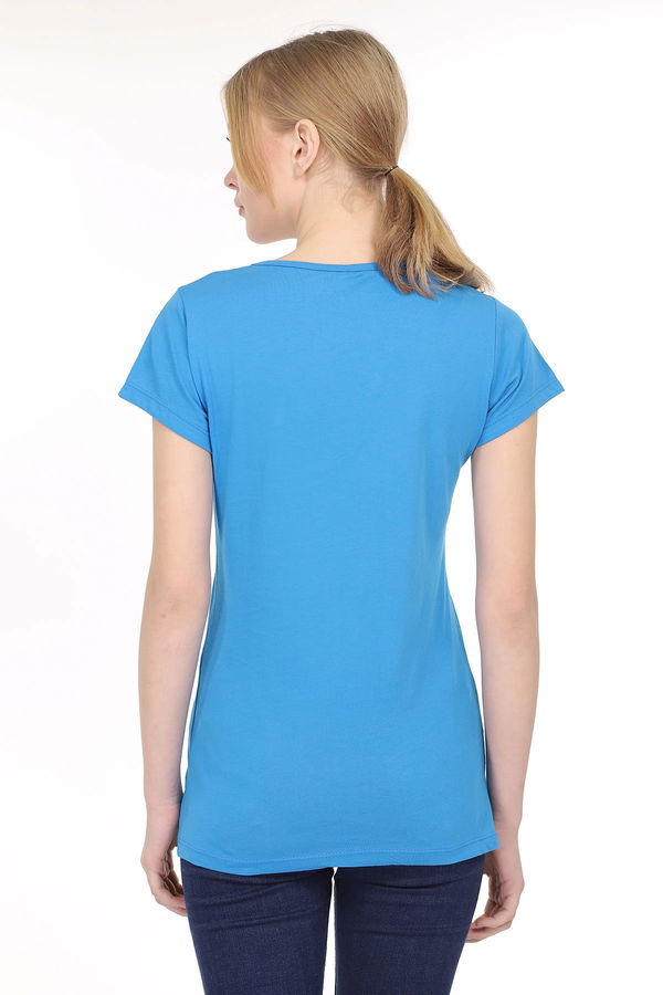 V Yaka Yırtmaçlı T-shirt V Yaka Yırtmaçlı T-shirt