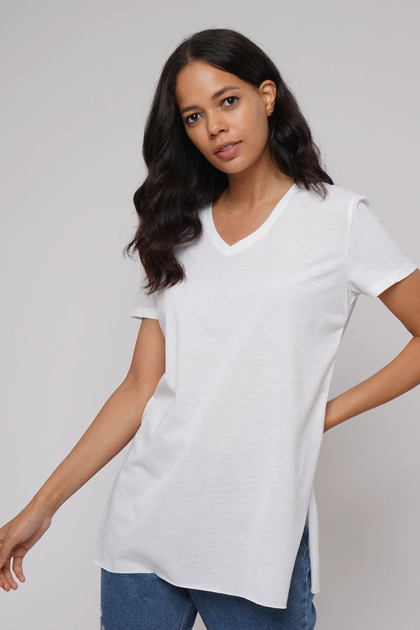 Yan Yırtmaçlı T-shirt Yan Yırtmaçlı T-shirt