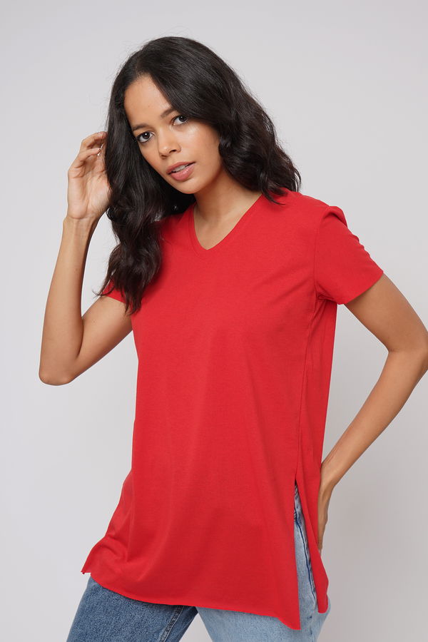 Yan Yırtmaçlı T-shirt Yan Yırtmaçlı T-shirt