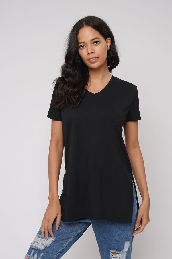 Yan Yırtmaçlı T-shirt Yan Yırtmaçlı T-shirt
