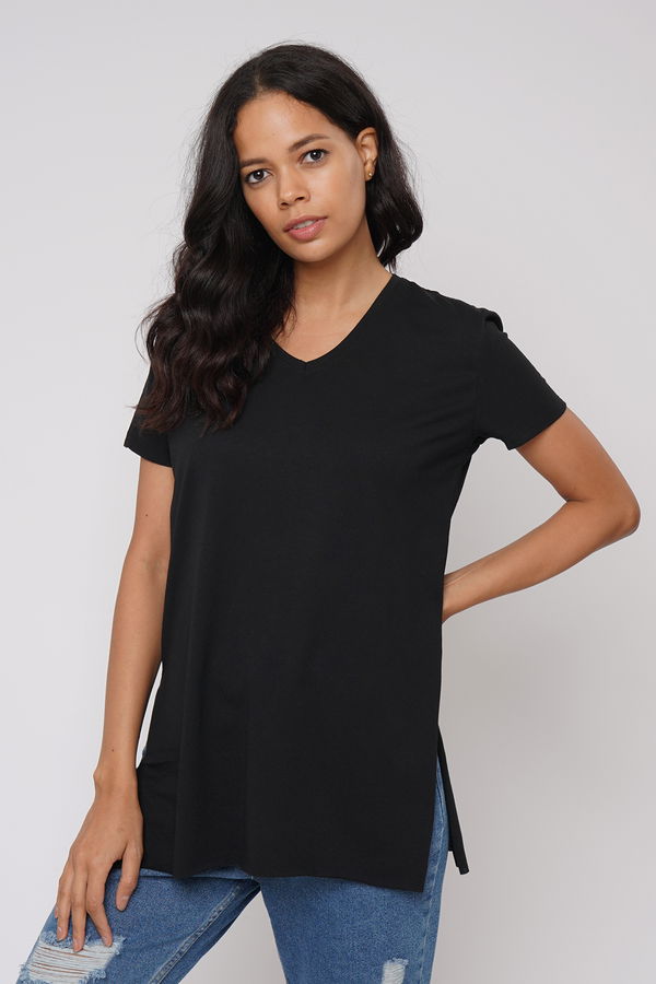 Yan Yırtmaçlı T-shirt Yan Yırtmaçlı T-shirt
