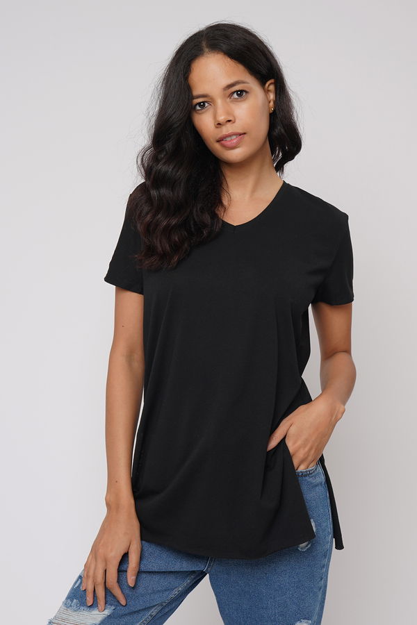 Yan Yırtmaçlı T-shirt Yan Yırtmaçlı T-shirt